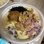 旨辛肉盛りまぜ玉うどん(丸亀製麺 新潟新津店 )