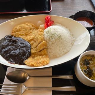 溶岩流カツカレー