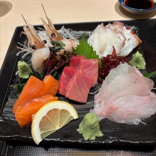 (鮨処 西鶴 本店 （サイカク）)