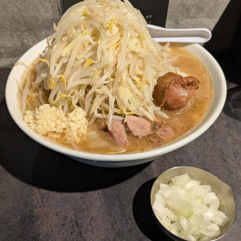 ラーメン(300g豚2枚)玉ねぎトッピング(Hi-Fat Noodle BUTCHER’S)