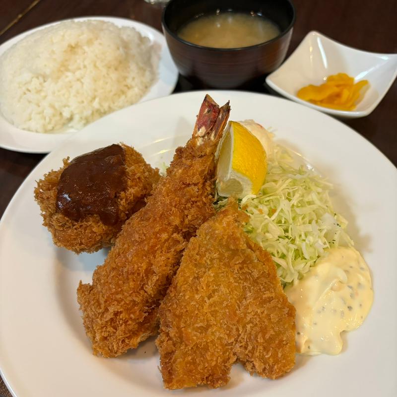 シーフードミックスフライ定食(洋食 KOBAYA)