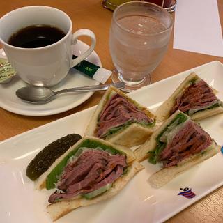 ローストビーフサンド&コーヒー(グルメ 那覇空港店 )