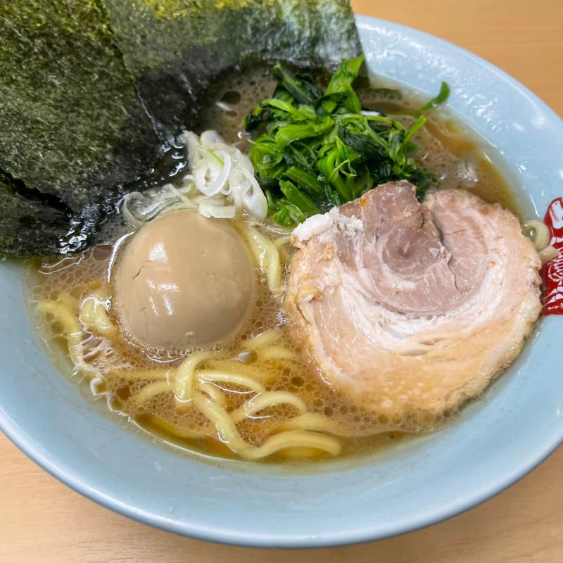 ラーメン(横浜ラーメン 町田家 新宿店)