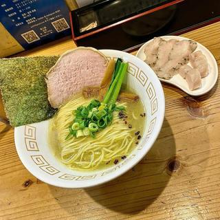 しじみ白二犀 伊勢赤どりの鶏チャーシュー(極麺 青二犀 （ゴクメン アオニサイ）)