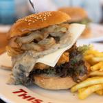 トリュフ香るきのことモッツァレラのチキンバーガー