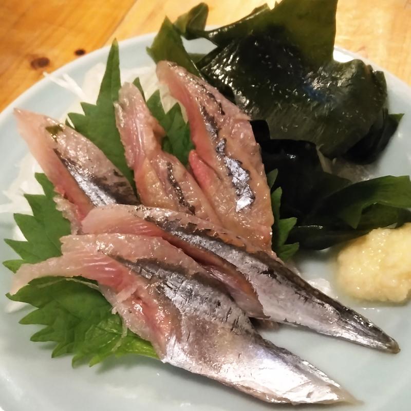 生秋刀魚刺し(大衆酒場BEETLE 本店)