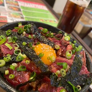 炙りハラミユッケ丼(肉バル×アヒージョ Trim 北浦和店)