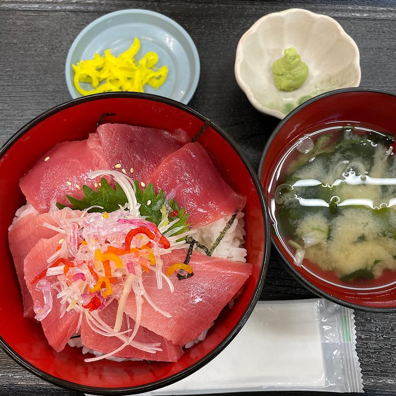 まぐろ赤中丼(みなと市場 小松鮪専門店 （コマツマグロセンモンテン）)