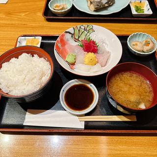 活け旬鮮魚お造り御膳(Uotoyo)