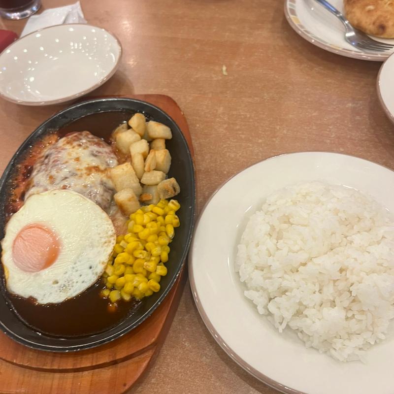 イタリアンハンバーグ　ラージライス(サイゼリヤ ベルクスモール足立花畑店)