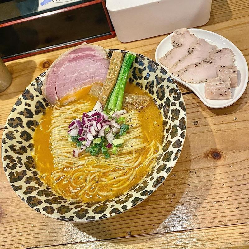 タイ二犀 伊勢赤どり鶏チャーシュー(極麺 青二犀 （ゴクメン アオニサイ）)