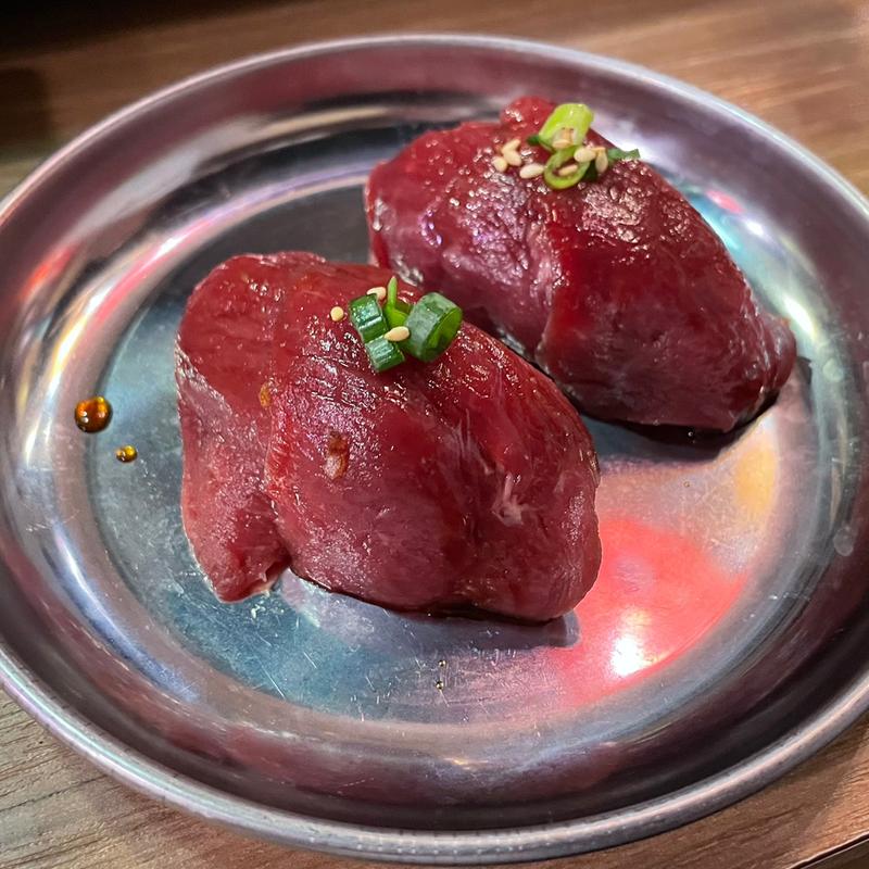 馬にぎり(大衆焼肉酒場サブロー)