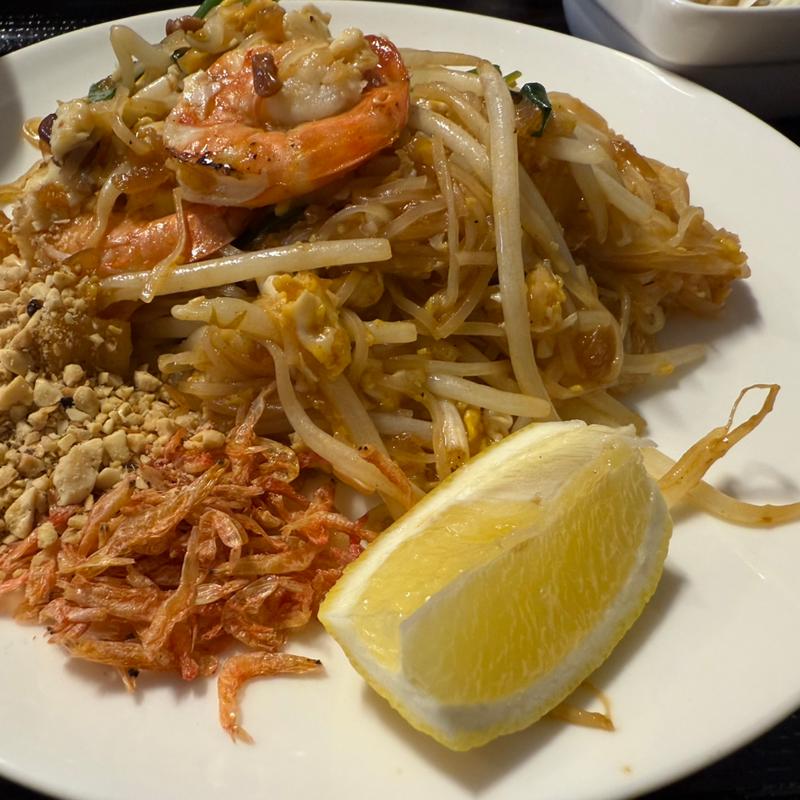 パッタイ(アヒヤ カオマンガイ タイレストラン)