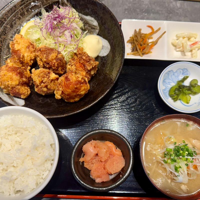 唐揚げ定食：豚汁＋明太子(酒と飯　たまる食堂)