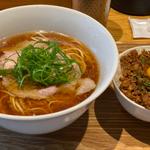 醤油そば　キーマカレーセット(中華そば二階堂)