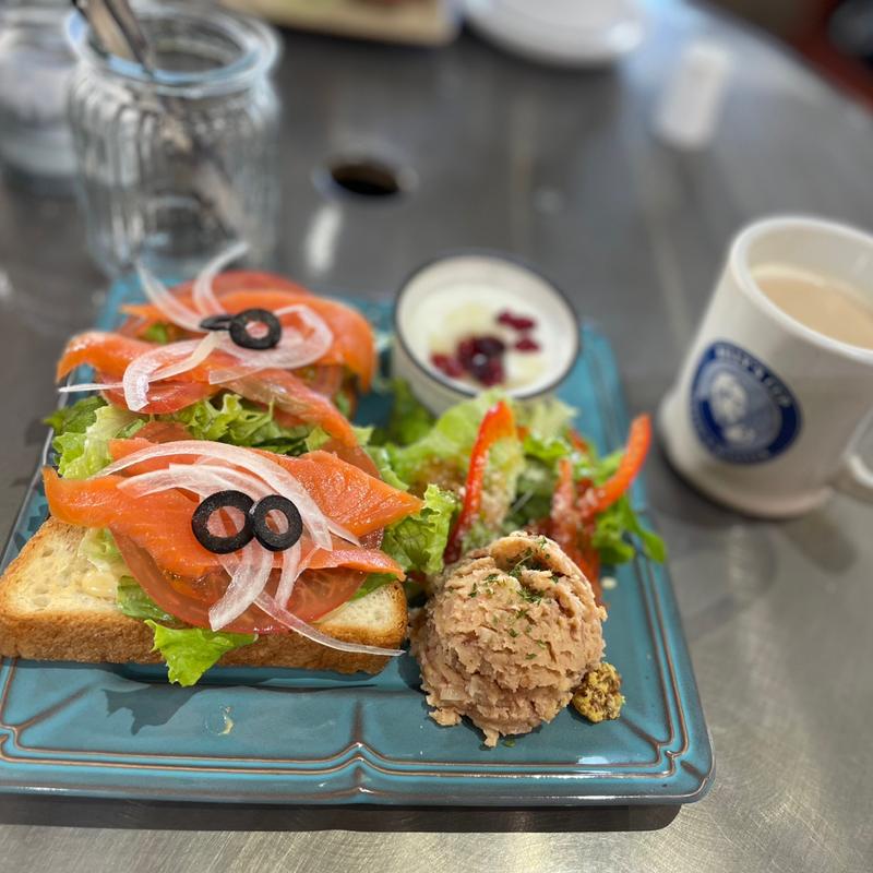 スモークサーモンサラダトースト(BILLY'S CUP COFFEE&ROASTER)