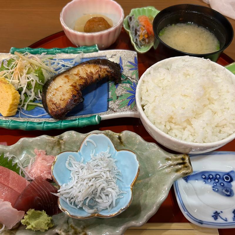 刺身と焼魚定食(武島)