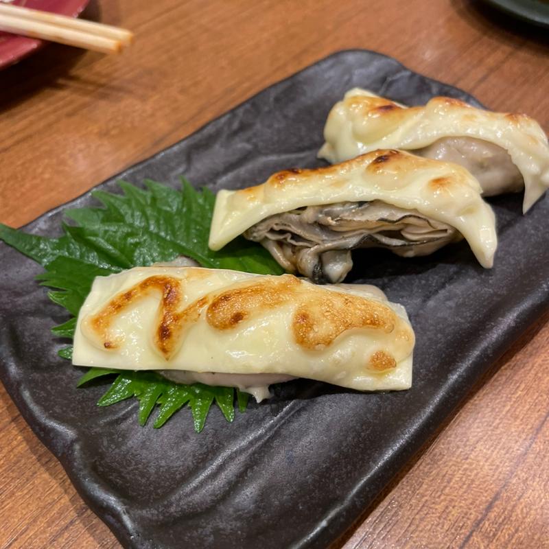 兵庫県播磨灘産焼きチーズかき(回転さかなや鮨　魚忠 今池店 （うおちゅう）)