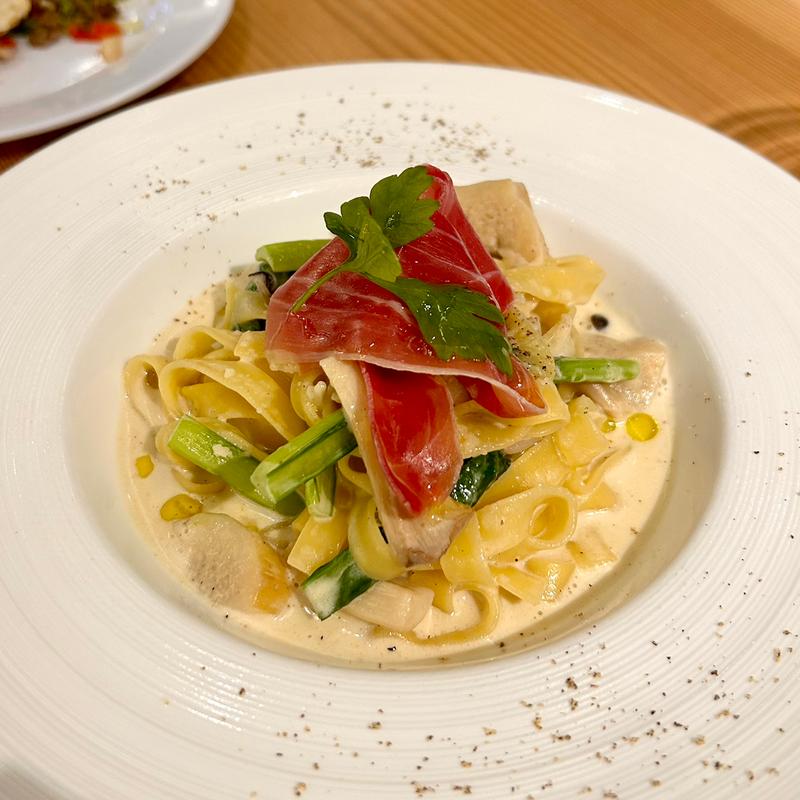 ポルチーニと色々キノコのクリームソースタリアテッレ(CAPITANO)