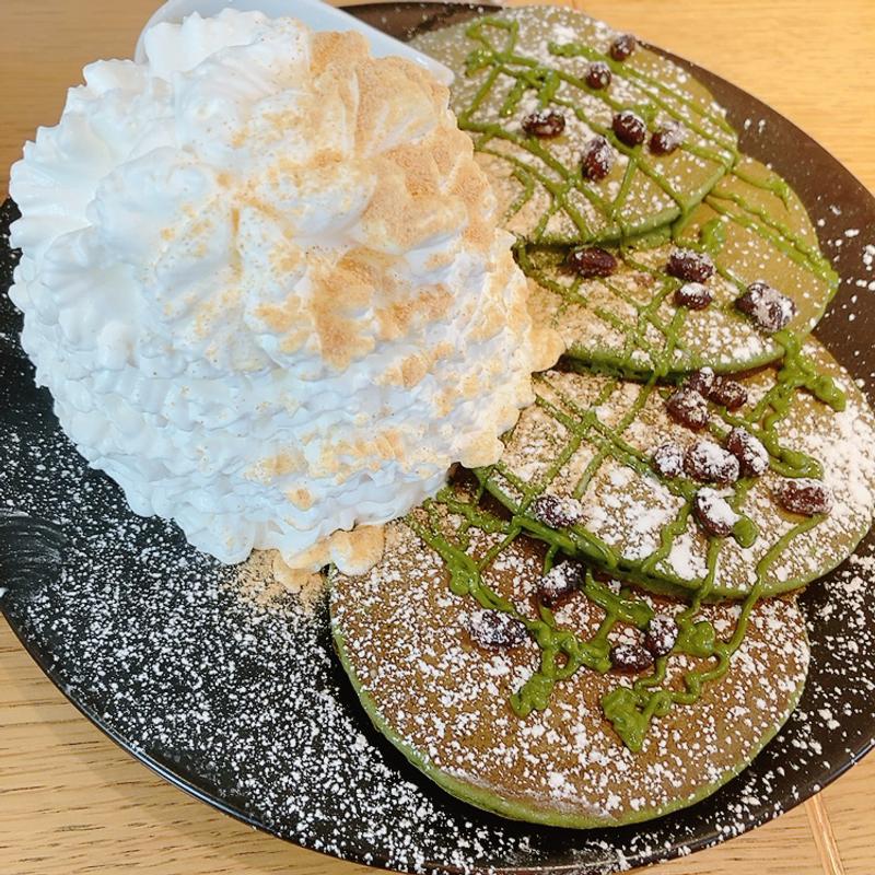 宇治抹茶ホイップクリームとレッドビーンズ(Eggs ’n Things SHIMINT HIROSHIMA店)