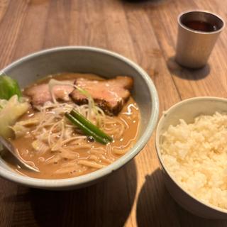 らーめん(もつ)(和醸良麺 すがり )