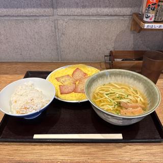 ポーク玉子定食(沖縄料理 やんばる 新宿総本店)