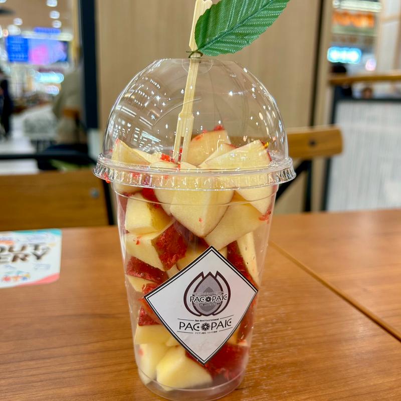 真っ赤なりんご飴（カット）(アジアン屋台PAC PAK食堂)