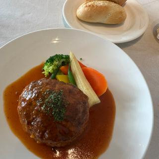じっくり煮込みハンバーグ(24/7 restaurant)