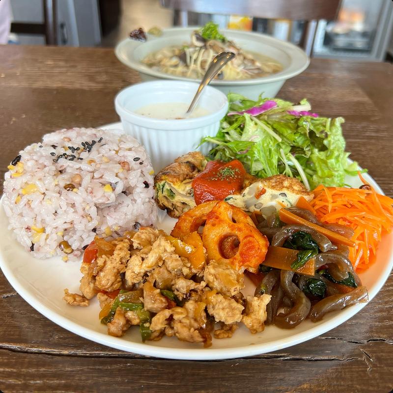 プレートランチ(TOMBOY)