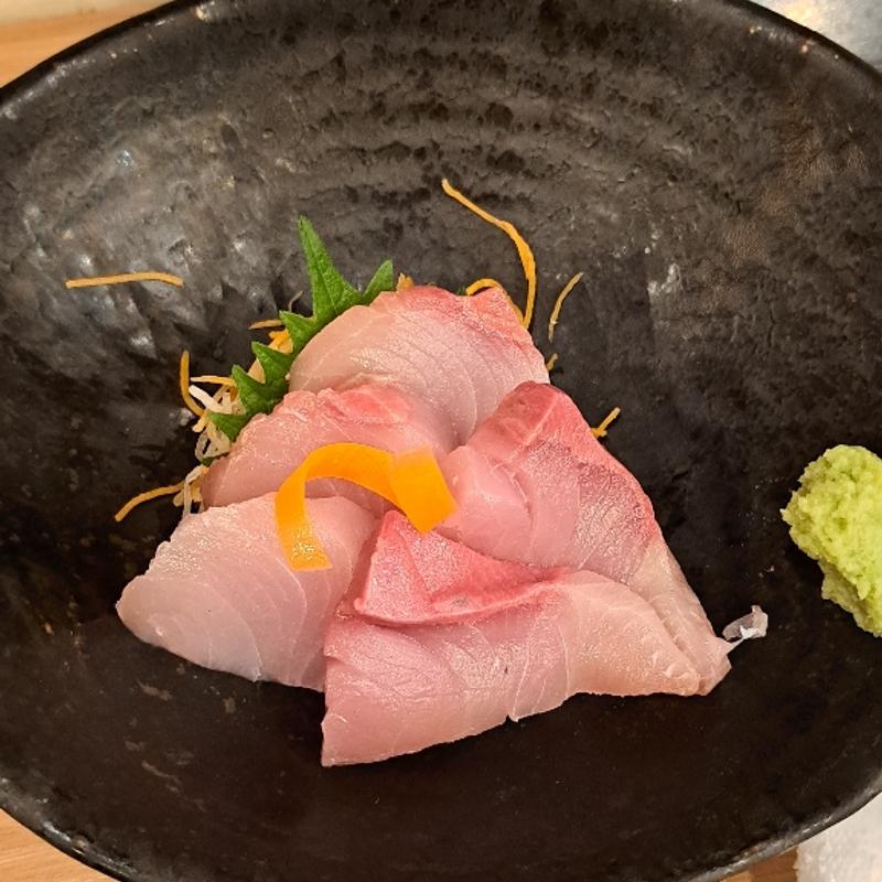 ぶり刺身(鰓呼吸 那覇久茂地店 )