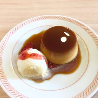 なめらかプリンのバニラアイス添え