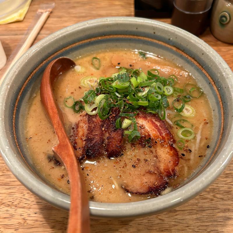 とんこつ醤油(麺屋 あまのじゃく 本店 )