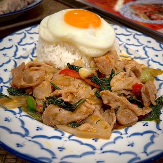 豚バラのガパオ(東京ガパオ エスパル仙台店)