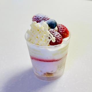 苺パフェ(パティスリー ムッシュエム 本店)