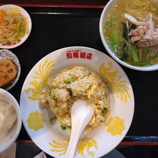 ランチ（チャーハンと鶏肉スープ麺）