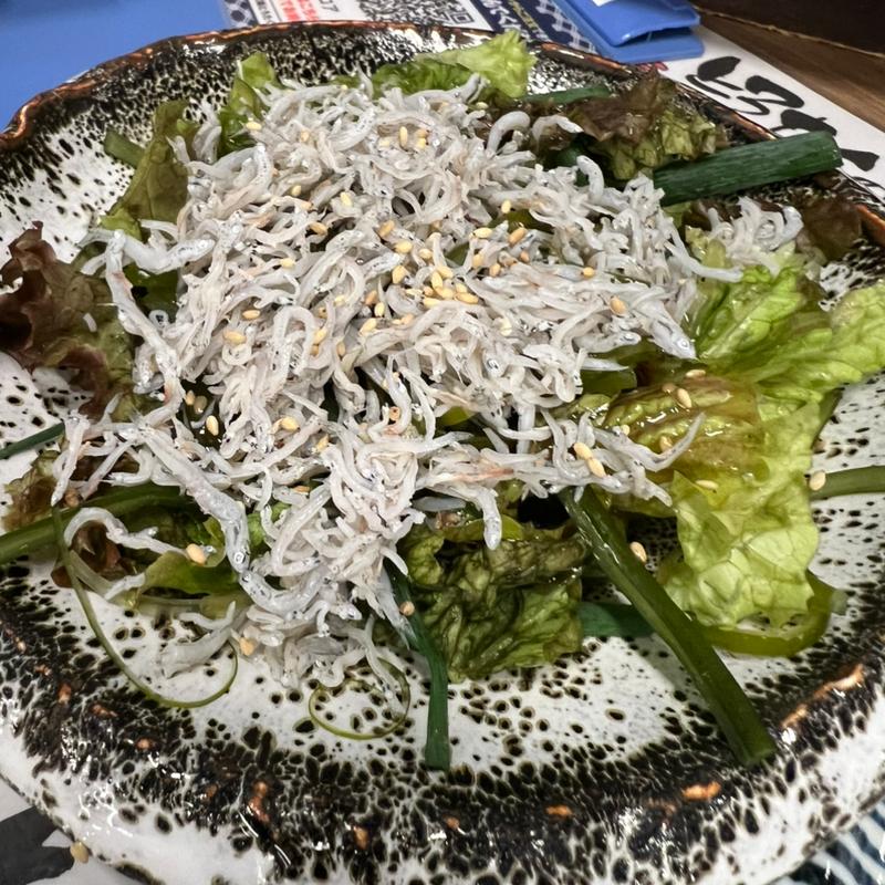しらすサラダ(町鮨とろたく 川越店)