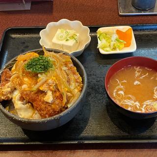 かつ丼(味の八珍亭)