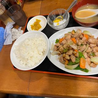 鶏肉のカシューナッツ炒め(中華料理 晴晴居酒屋)