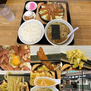 ウインナー鉄板焼きライスに半ラーメン(大盛軒)