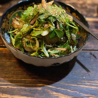 カンパチとリーフの胡麻和え(野菜居酒屋　玄気 )