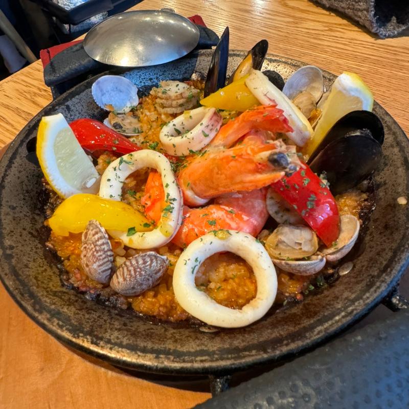 魚介のパエリア(ウォルプタス 東京駅グランルーフ店 （VOLPUTAS）)