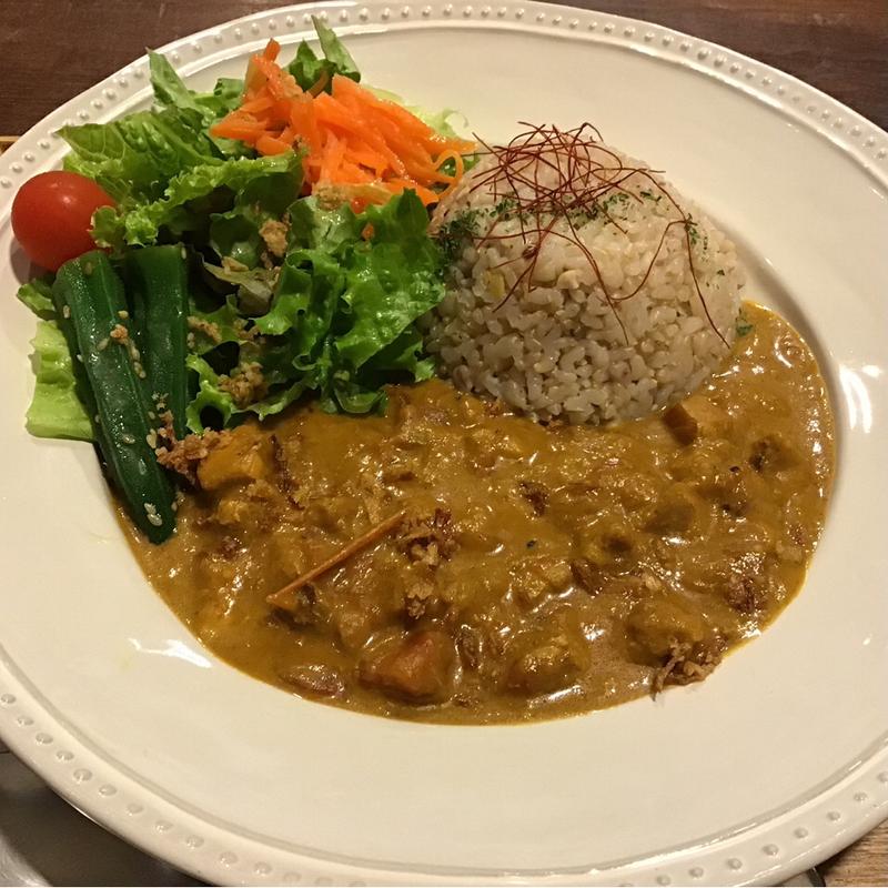 ココナッツとトマトのスパイスチキンカレー(アルベロ カフェ 作並店)