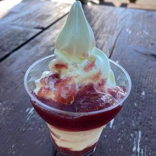 いちごカップソフト(伊豆手作り菓子工房 グリーンヒル土肥（大木乳業株式会社）)