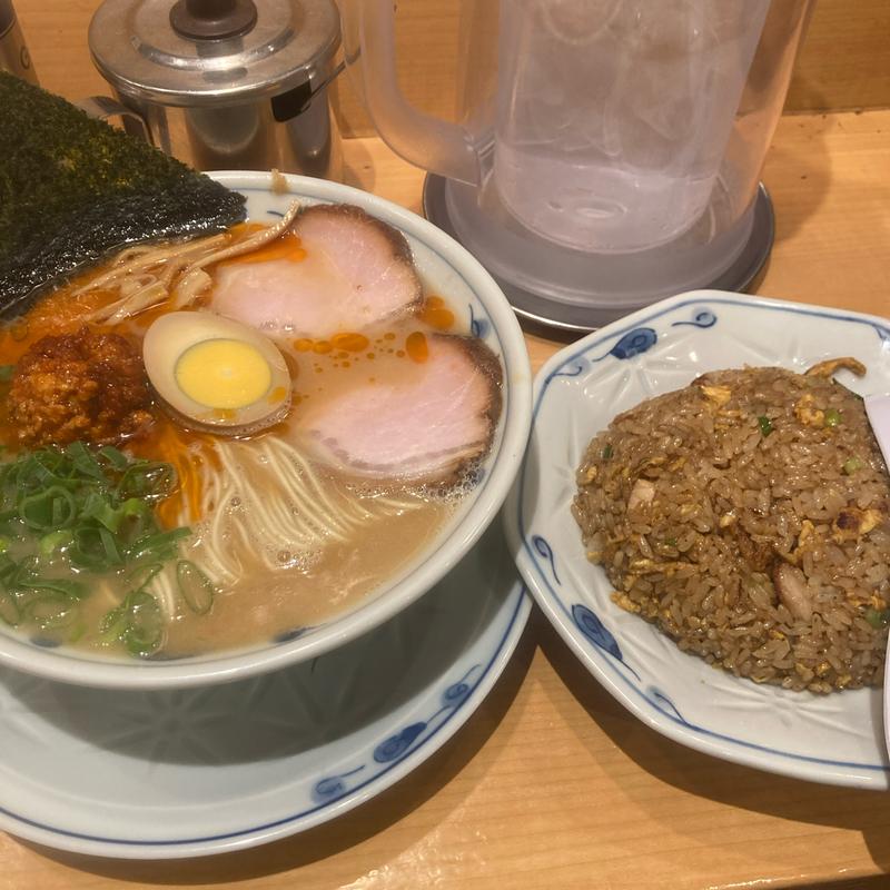 赤いとんこつ半やきめしセット(渋谷三丁目らあめん （しぶやさんちょうめらあめん）)