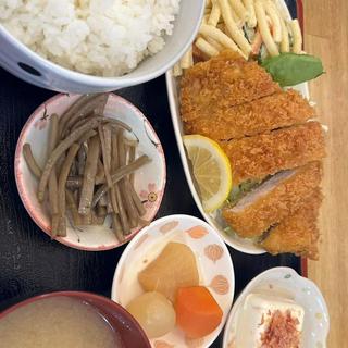 トンカツ定食(ランチ・ボックス )