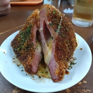 ハムカツINチーズ(大衆食堂スタンドそのだ五反田店)