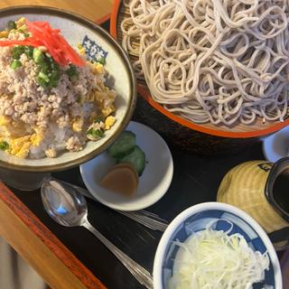 鶏そぼろ丼セット(さか本)