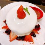 ストロベリーとベリー(さかい珈琲 広島千田町店 )