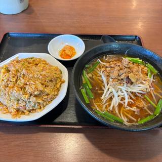 台湾ラーメンとキムチ炒飯(上海菜館 喜福家)