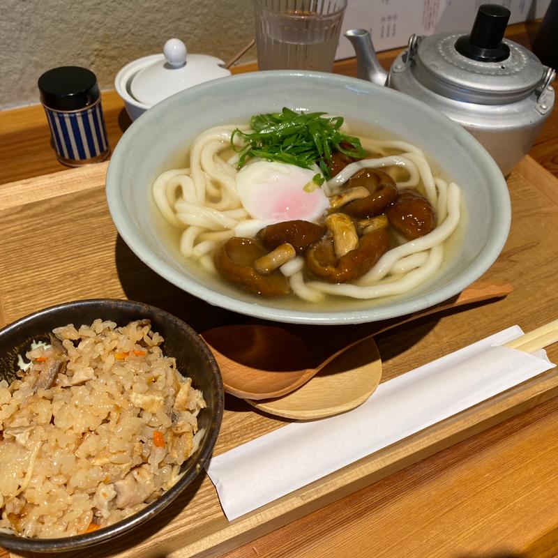 飛騨ジャンボなめこと温泉卵のうどん　かしわ飯（小）(峰のうどん)